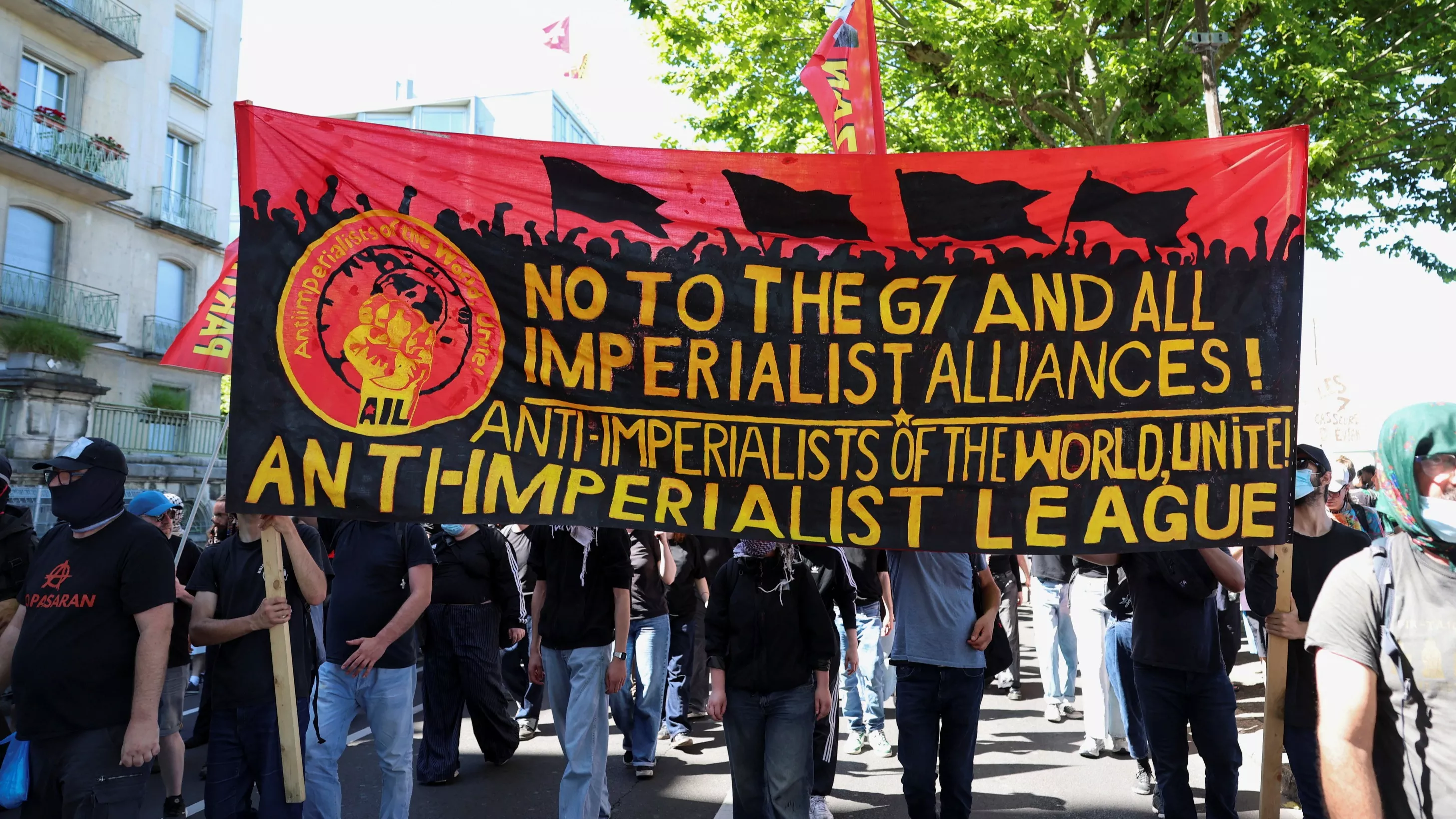 «Nous sommes face à une montée de la radicalité et de la violence» : la galaxie d’ultragauche, en pleine mutation, prend le chemin de l’action directe