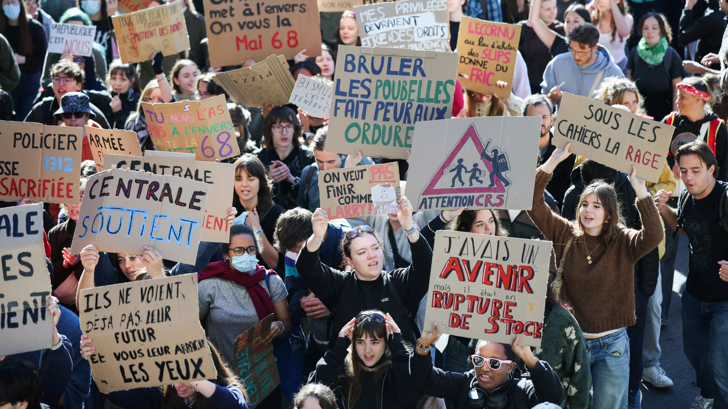 «On est comme en compétition tout le temps» : les signaux d’alerte d’une santé mentale adolescente sous pression