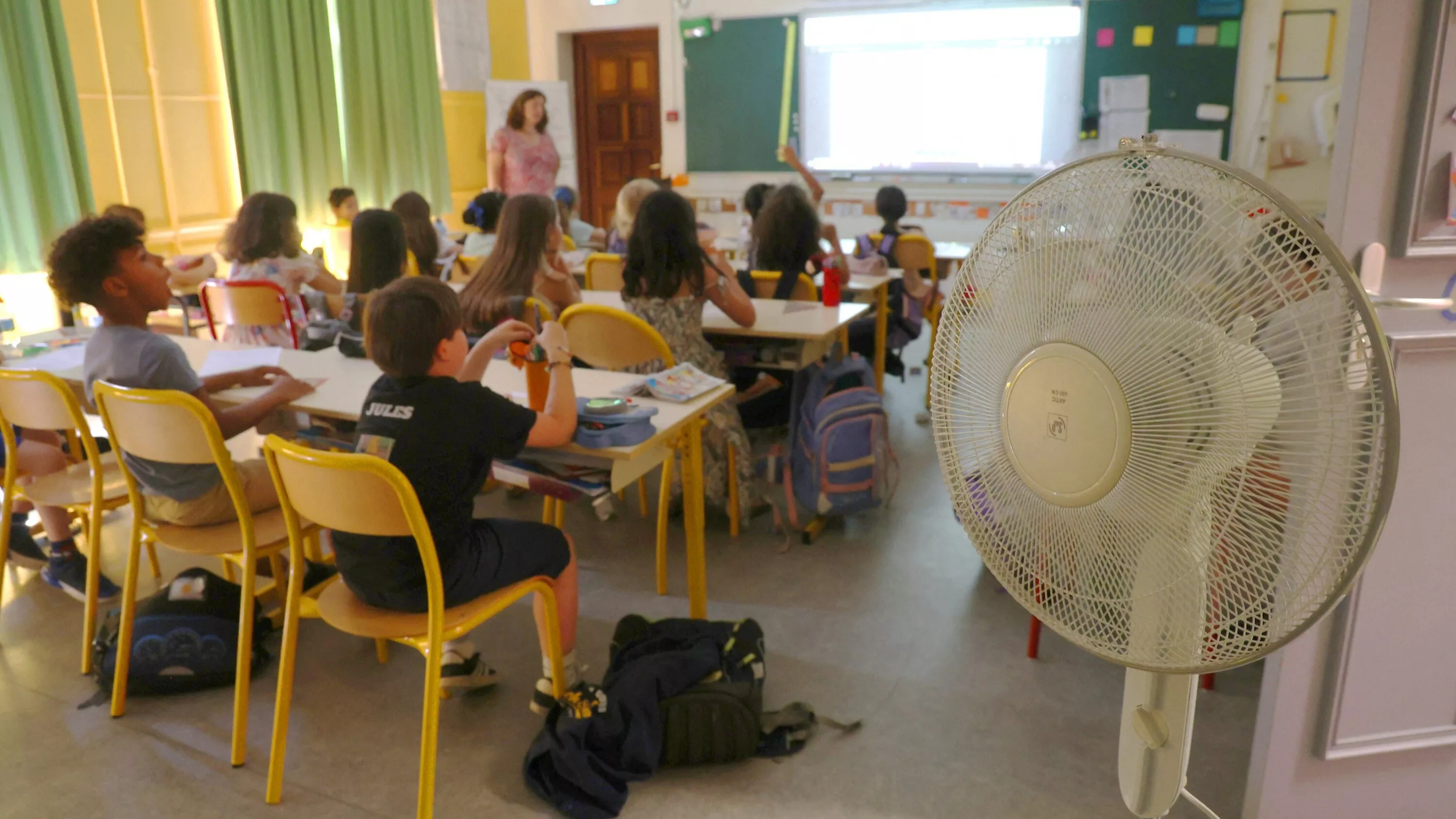 «On a l’impression de bricoler à chaque fois» : avec 35 °C dans les classes, la canicule met les élèves et les enseignants à la peine