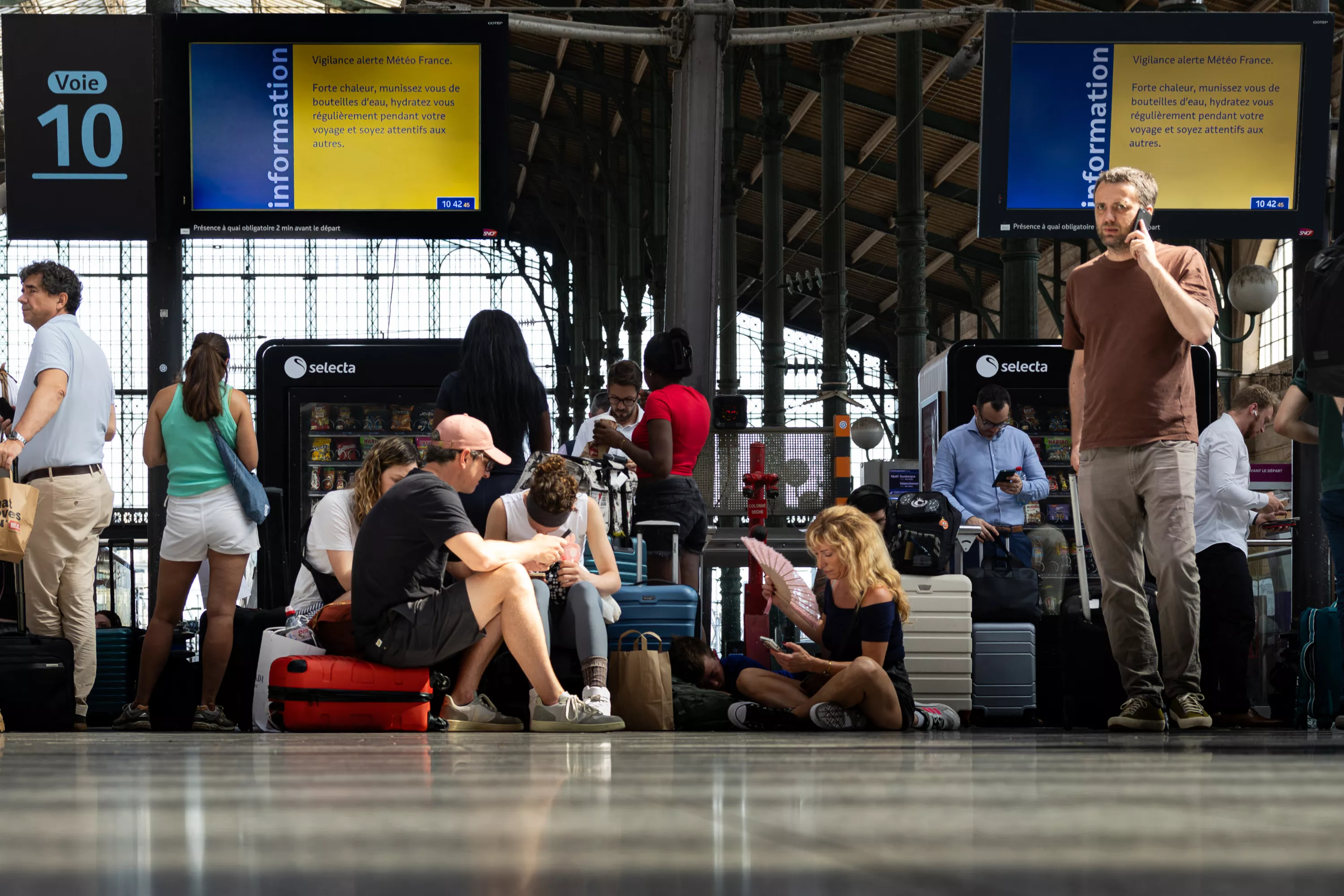 «On n’en voyait plus le bout» : de Marseille à Paris, le long cauchemar des voyageurs bloqués sur la LGV Sud-Est à cause des feux