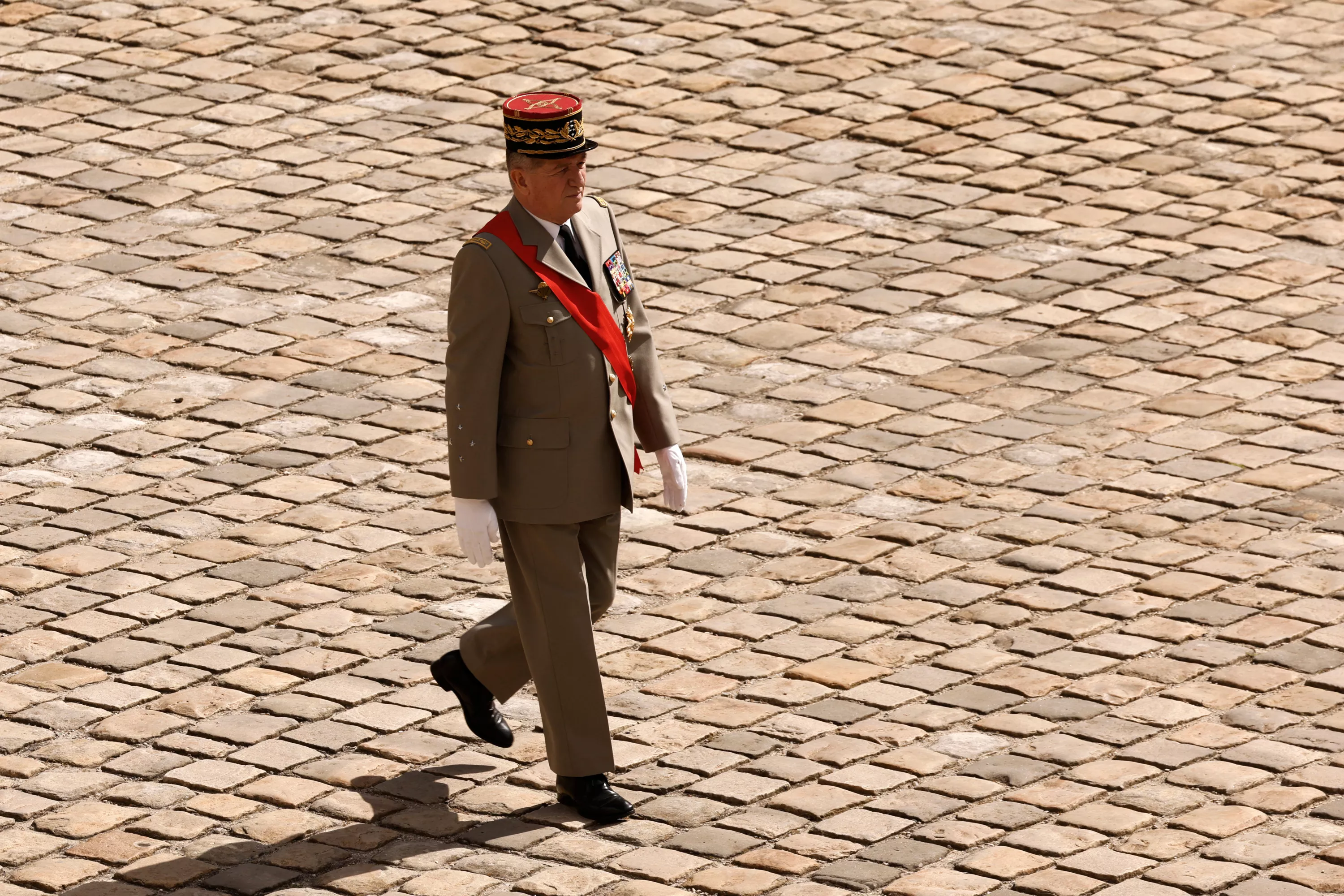 « On ne peut pas acheter la Légion d’honneur » : sorti libre de garde à vue, le général Puga riposte par la voix de son avocat