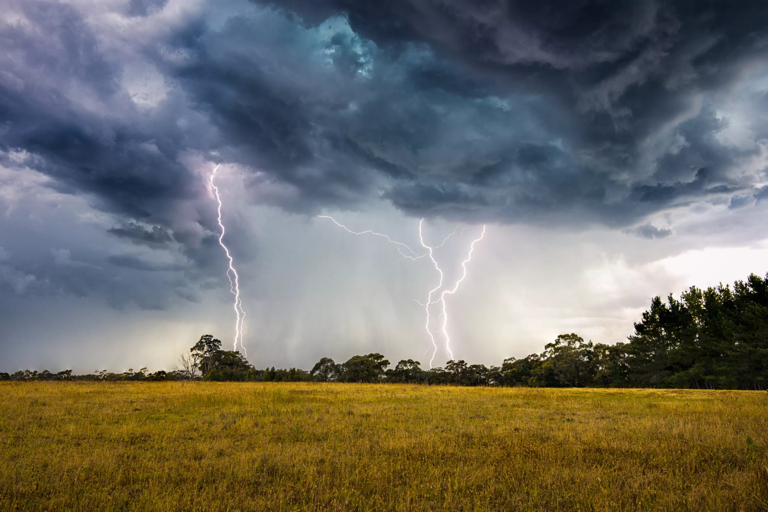 Orages : cinq départements du Sud-Est placés en vigilance orange ce jeudi, des vents violents et de la grêle attendus