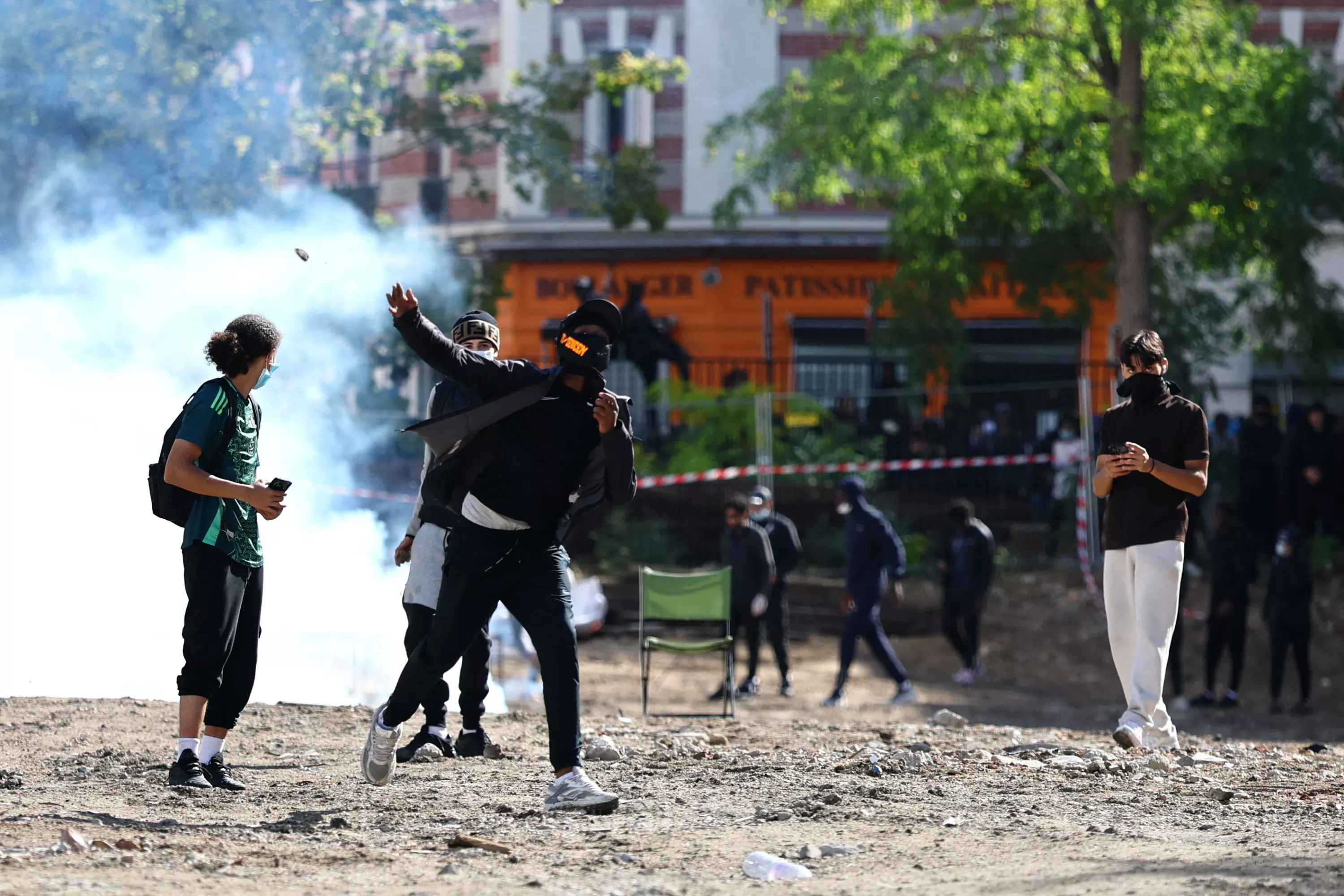 «Penchant pour la révolution», «sanctions rarement appliquées»… La presse internationale cherche à comprendre la violence des blocus des lycées français