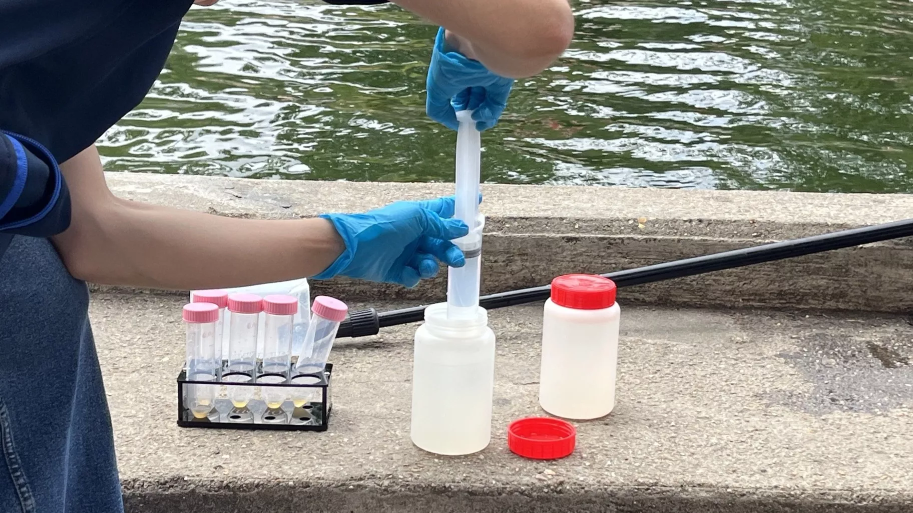 Peut-on vraiment se baigner en toute sécurité dans le canal Saint-Martin ? Le Figaro a fait analyser l’eau par des scientifiques indépendants