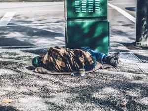 Plus de 2 300 enfants dorment à la rue en France : le terrifiant constat du dernier baromètre de l’Unicef