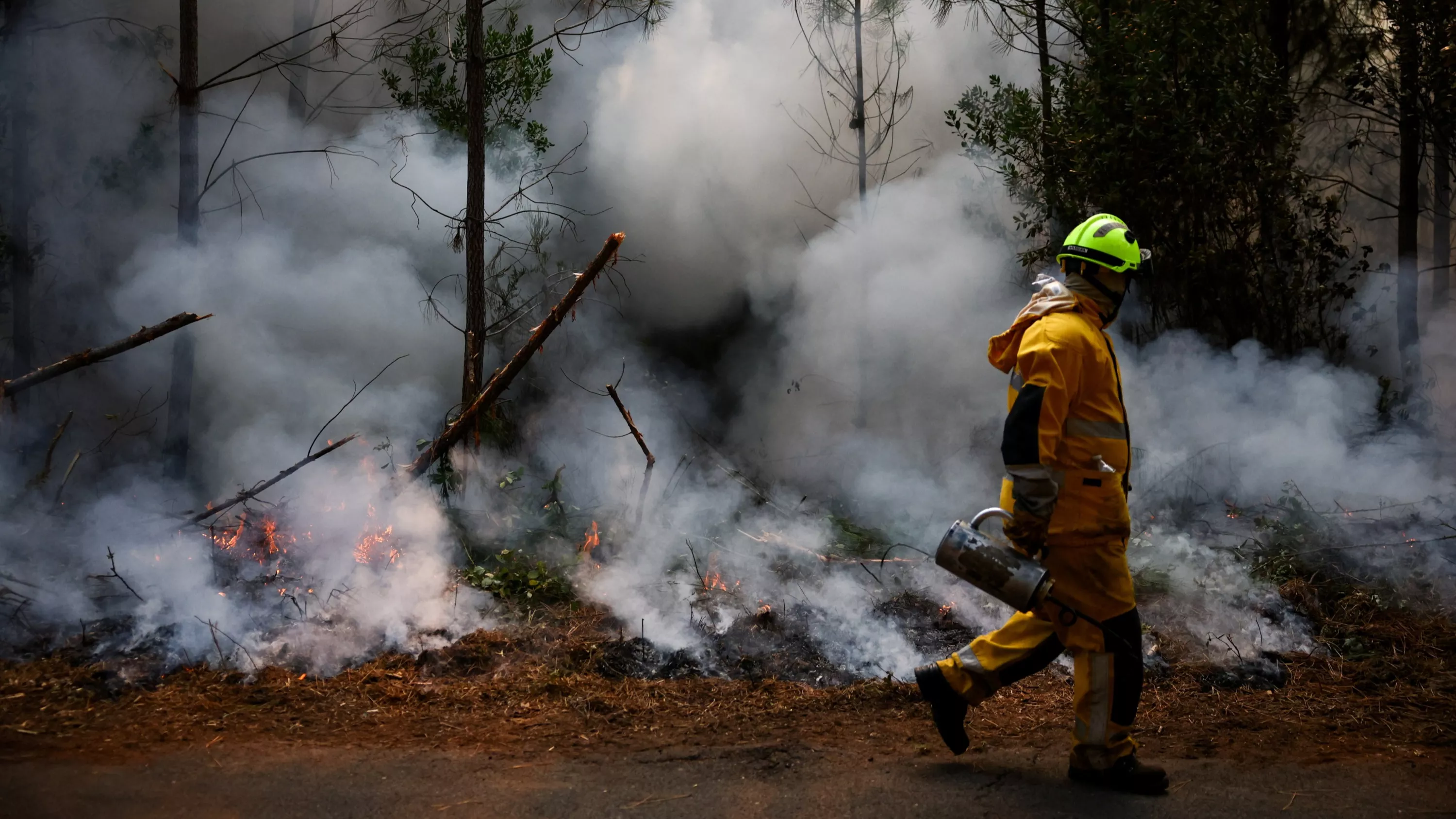 «Plus d’une centaine de déflagrations» : des obus de la Seconde Guerre mondiale retrouvés au cœur de l’incendie de Gironde