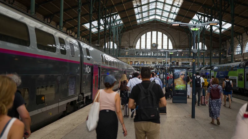 Plus de trains retardés et annulés et donc de lourds remboursements: l'été caniculaire a coûté cher à la SNCF qui déplore un manque à gagner de 80 millions d'euros malgré une hausse de la fréquentation