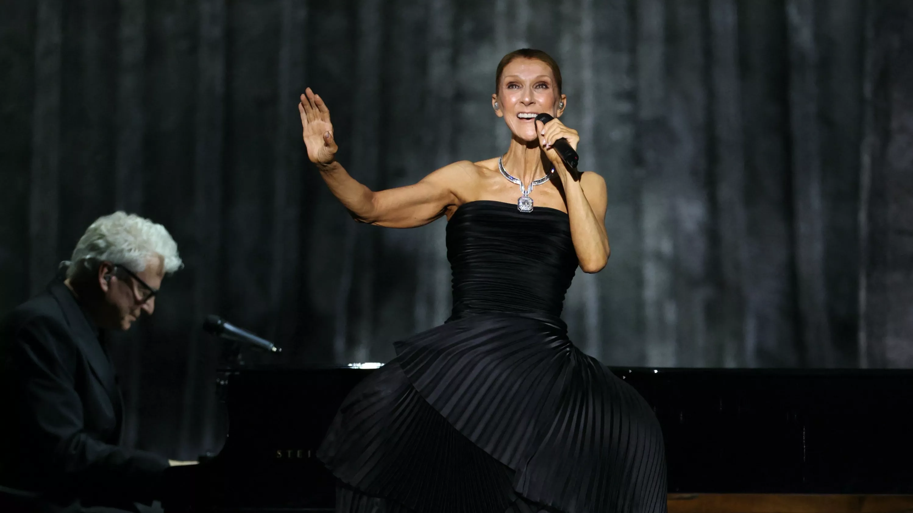Pour son retour sur scène, une Céline Dion à hauteur d’homme à Paris