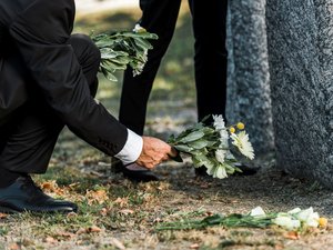Près de 650 000 décès en 2025 : pourquoi le nombre de morts ne cesse d’augmenter en France ?
