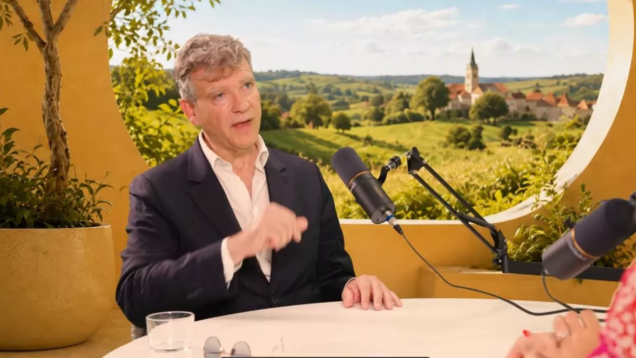 Présidentielle 2027 : Arnaud Montebourg appelle à «neutraliser d’urgence» Jean-Luc Mélenchon, qu’il qualifie de «fou furieux»
