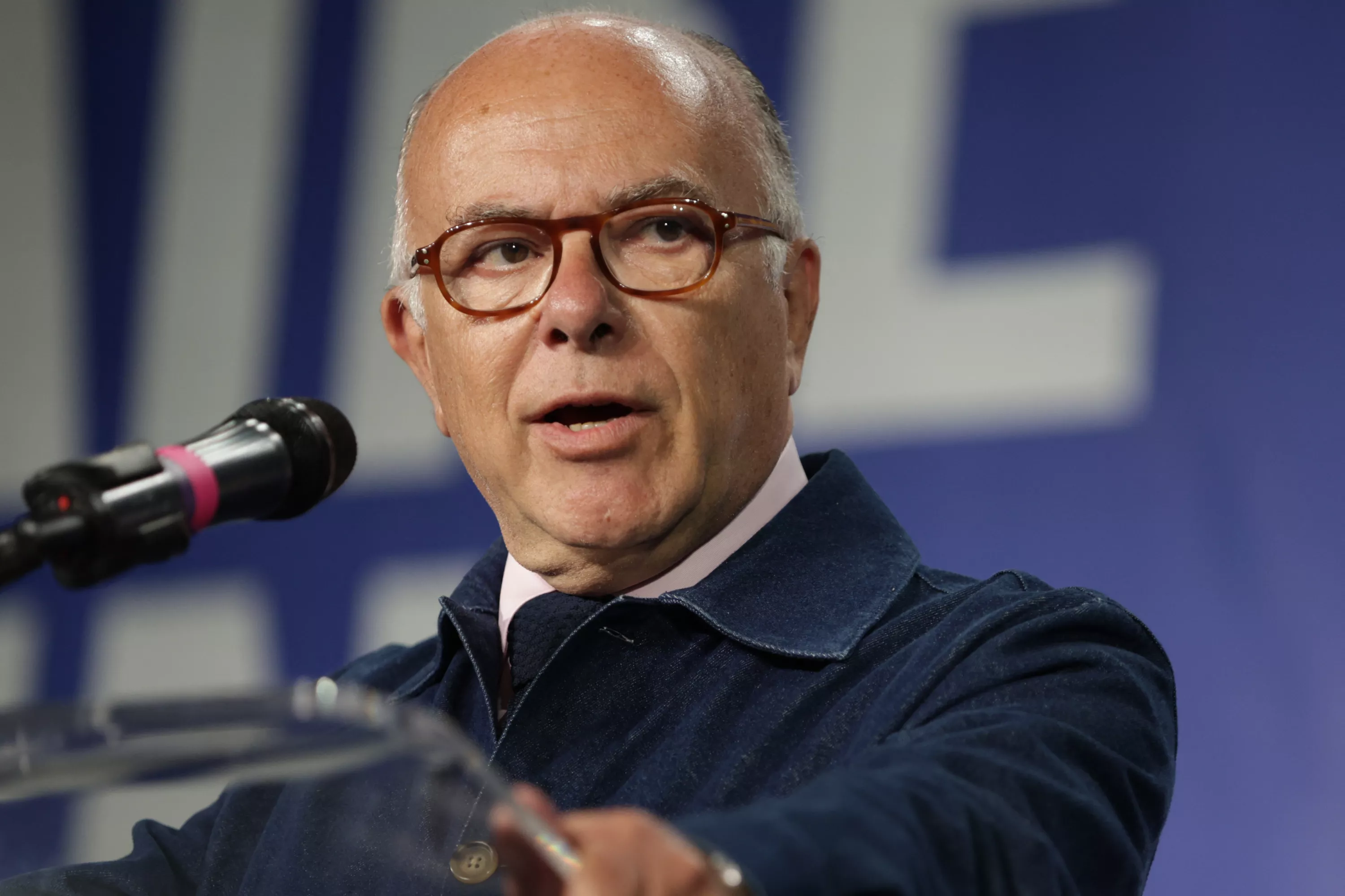Présidentielle 2027 : Bernard Cazeneuve appelle à une «coalition des engagés», composée de «républicains ardents», pour éviter la victoire de Marine Le Pen