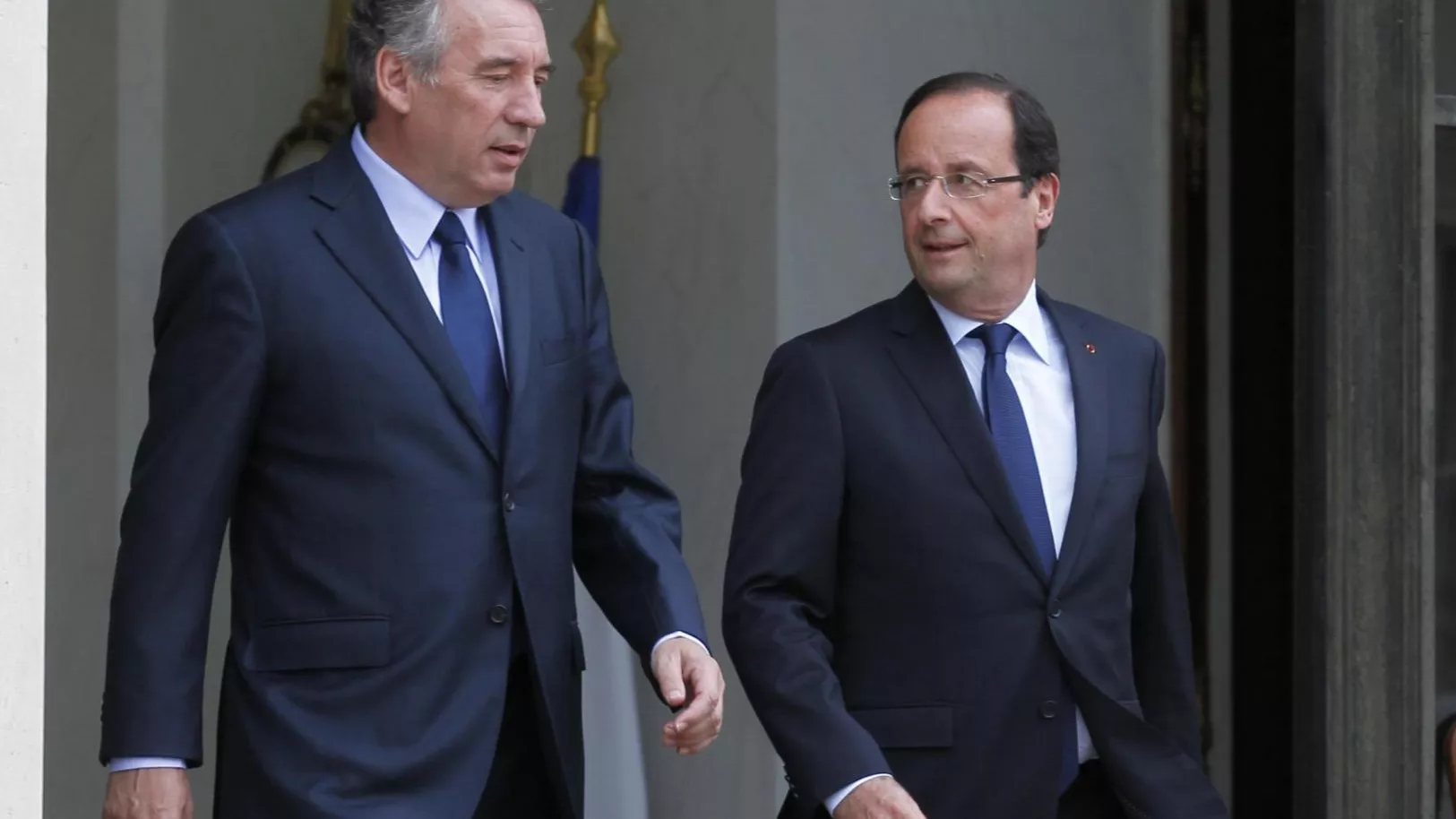 Présidentielle 2027 : François Bayrou estime que François Hollande exprime «des idées plus compatibles» qu’avant