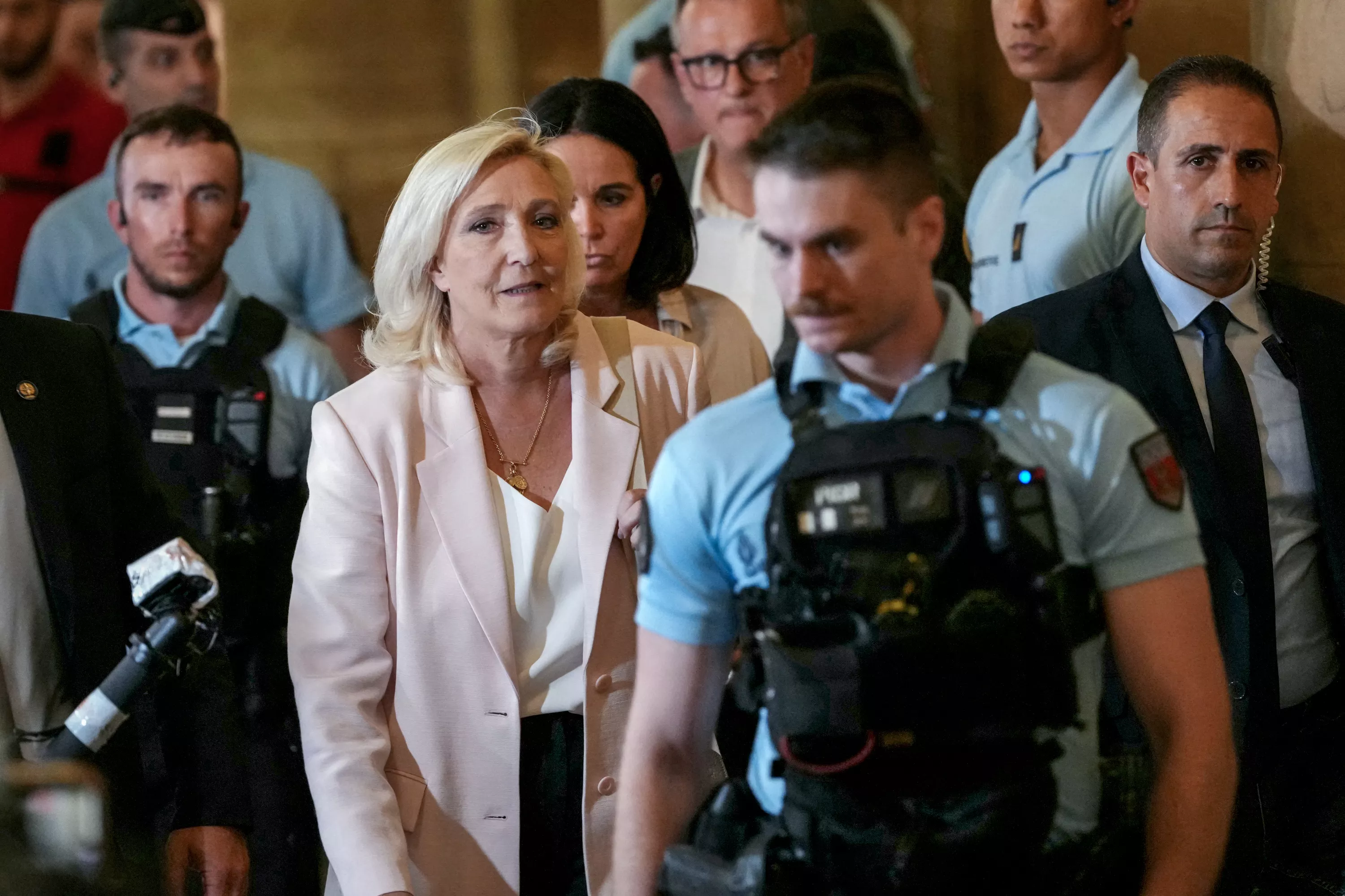 Présidentielle 2027 : Marine Le Pen, candidate dans un flou juridique inédit