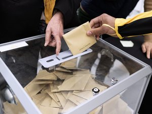 Présidentielle 2027 : Le Pen largement en tête, Mélenchon se rapproche… Qui sont les mieux placés pour accéder au second tour selon ce sondage ?