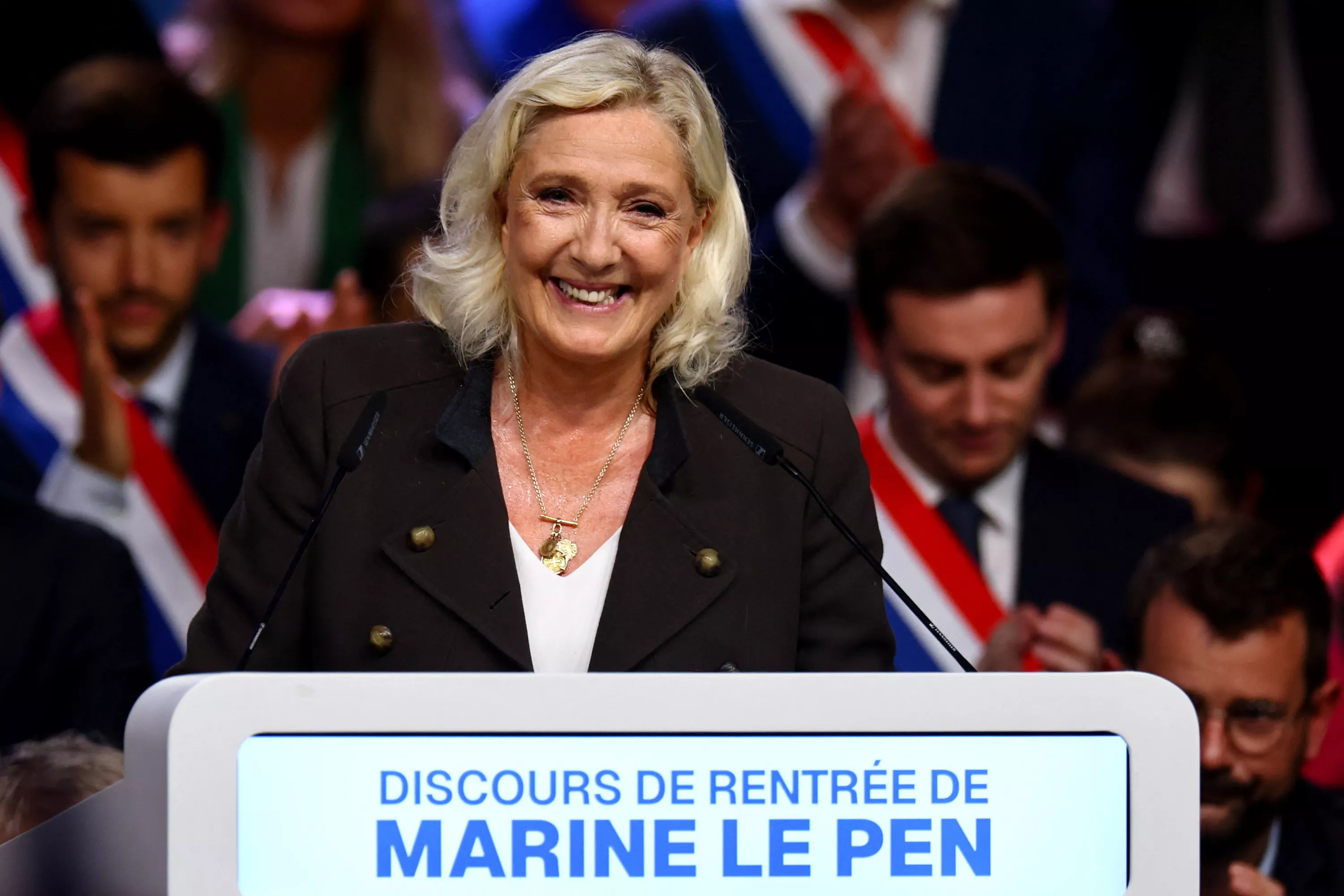 Présidentielle 2027 : Le Pen toujours nettement en tête, Mélenchon au 2e tour dans 4 scénarios sur 6