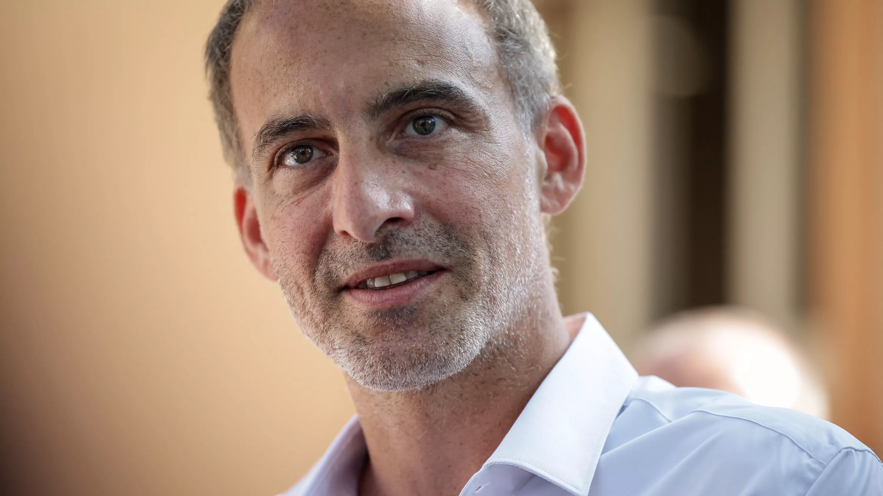 Présidentielle 2027 : prêt à officialiser sa candidature dans la course à l’Élysée, Raphaël Glucksmann prend le PS de vitesse