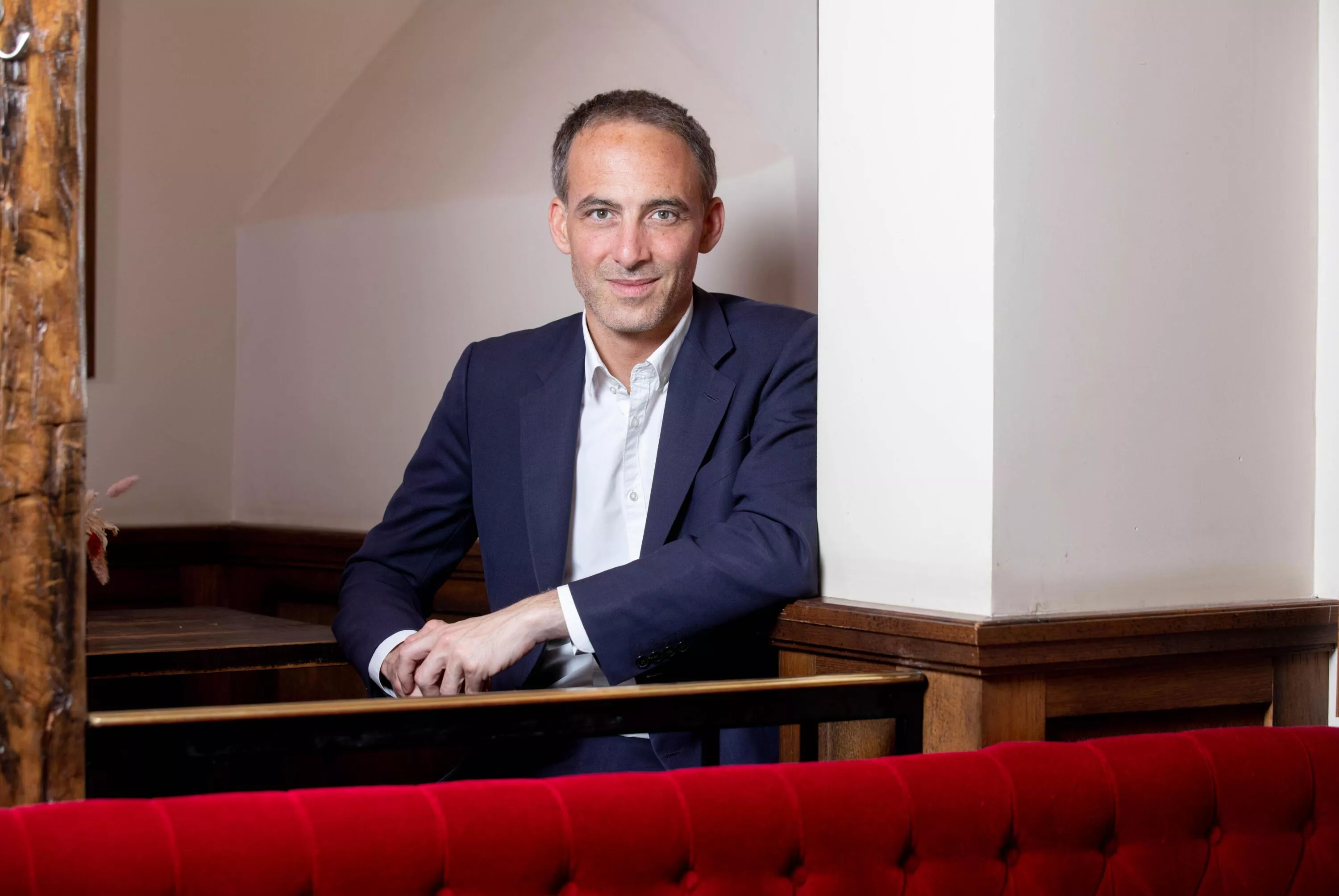 Présidentielle 2027 : vainqueur de la primaire dès le premier tour, Raphaël Glucksmann devient le candidat de la gauche non mélenchoniste