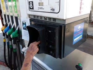 Prix du carburant : limiter ses déplacements, se faire livrer… Les conducteurs abandonnent la voiture pour ne pas finir sur la paille