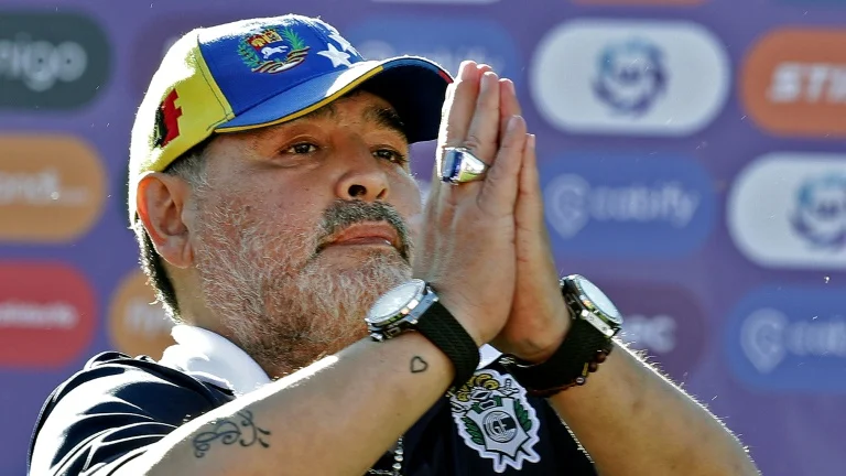 Procès de la mort de Maradona: jusqu'à 16 ans de prison requis par l'avocat du fils de la star