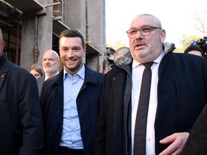 Propos racistes et complotistes : les dérives d’un policier municipal, proche du maire de Carcassonne, et membre du service d’ordre du RN