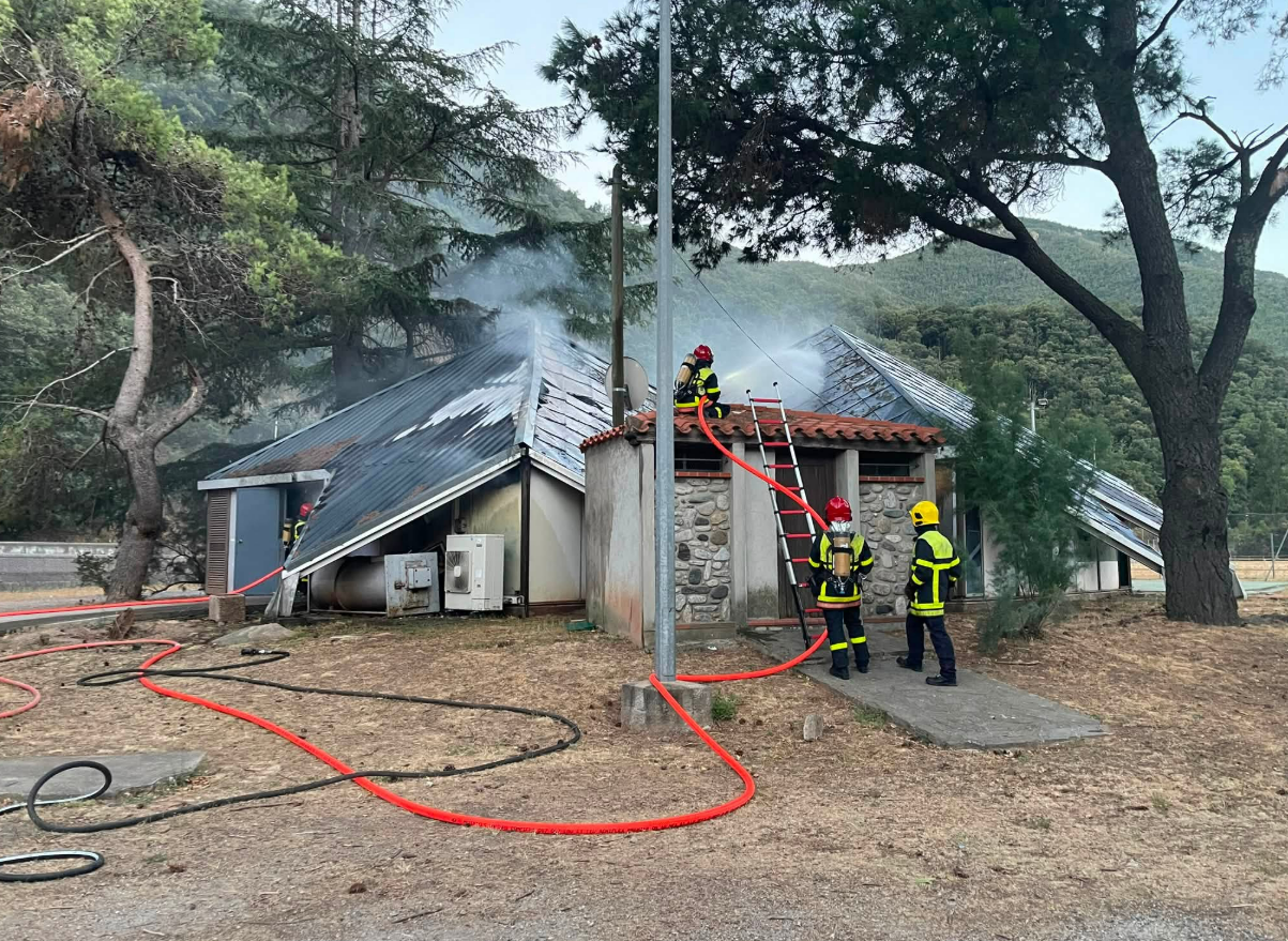 Pyrénées-Orientales : après un incendie provoqué par deux adolescents, une maire instaure un couvre-feu pour les moins de 15 ans