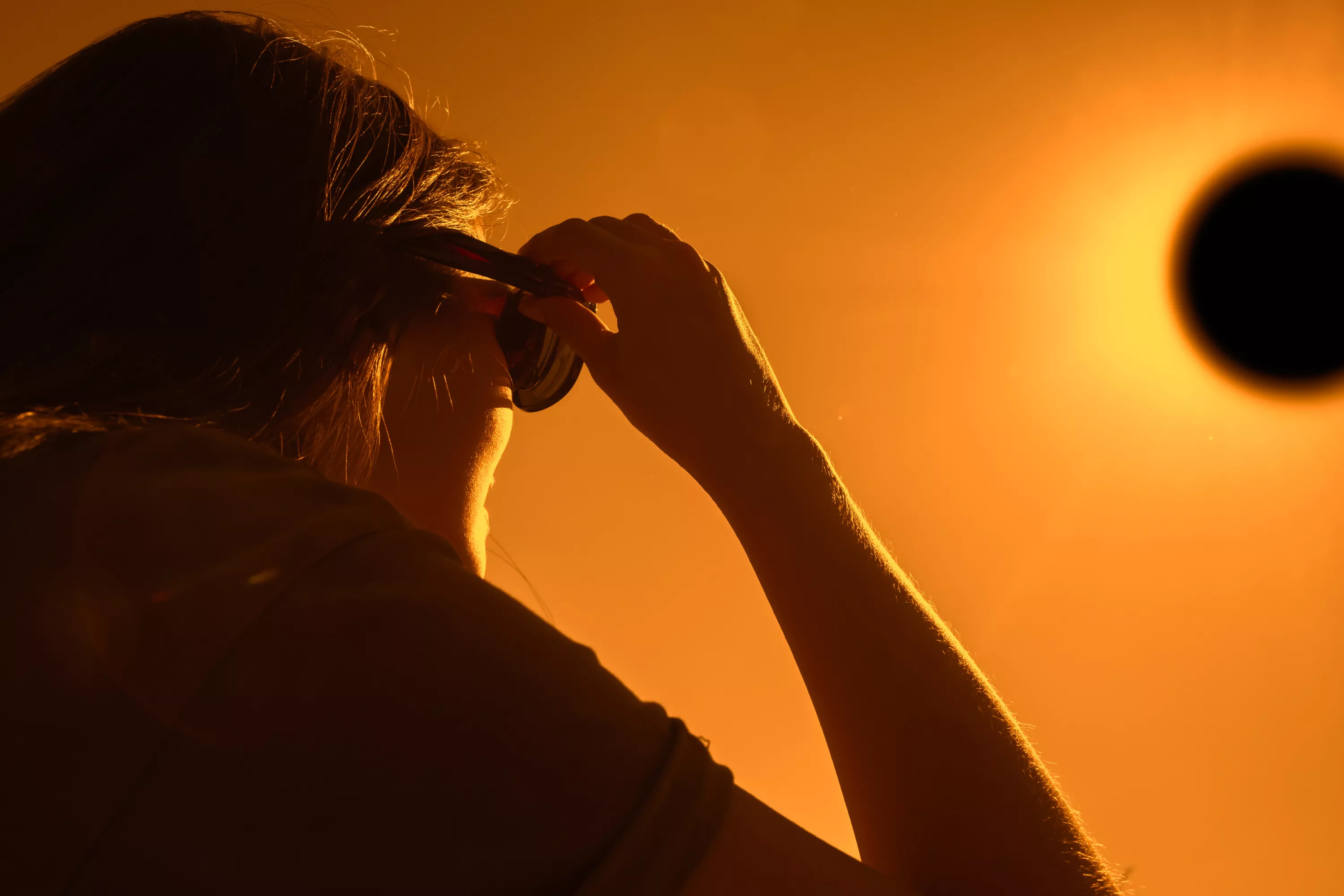 « Quand la rétine est détruite, c’est pour toujours » : les bons réflexes pour observer l’éclipse sans risque