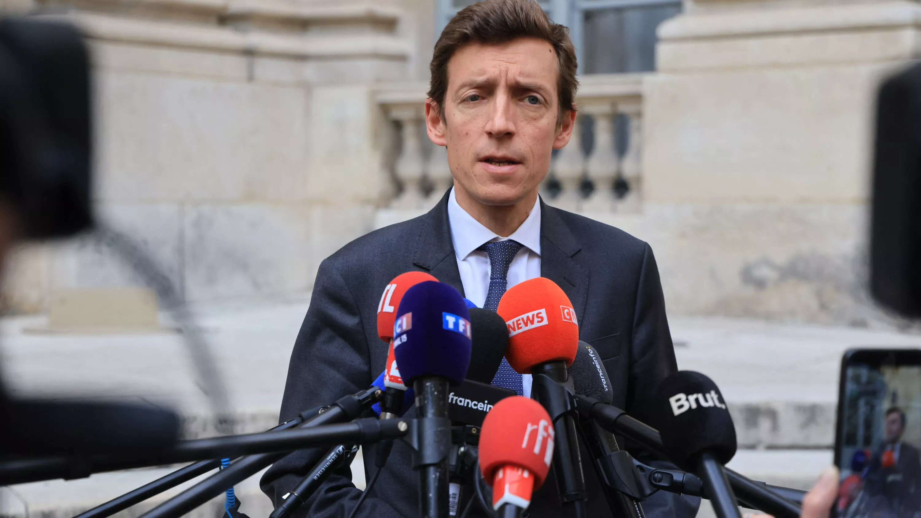 Remplacement des profs, réforme du bac, Parcoursup… Édouard Geffray paie les pots cassés des quinquennats Macron