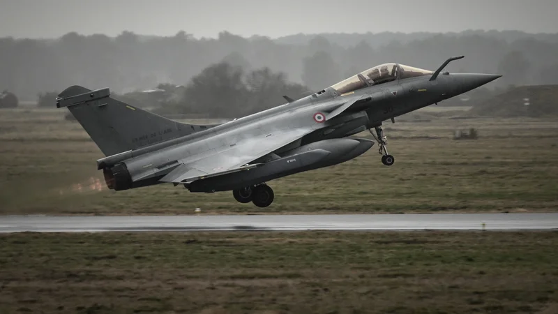 Simplifier la vie des pilotes, forcer l'ennemi à se découvrir... L'armée de l'Air développe l'intelligence artificielle dans ses avions Rafale et Mirage pour un 