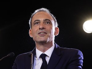SONDAGE Présidentielle 2027 : l’énorme percée de Raphaël Glucksmann face à Jean-Luc Mélenchon et Edouard Philippe dans cette dernière enquête