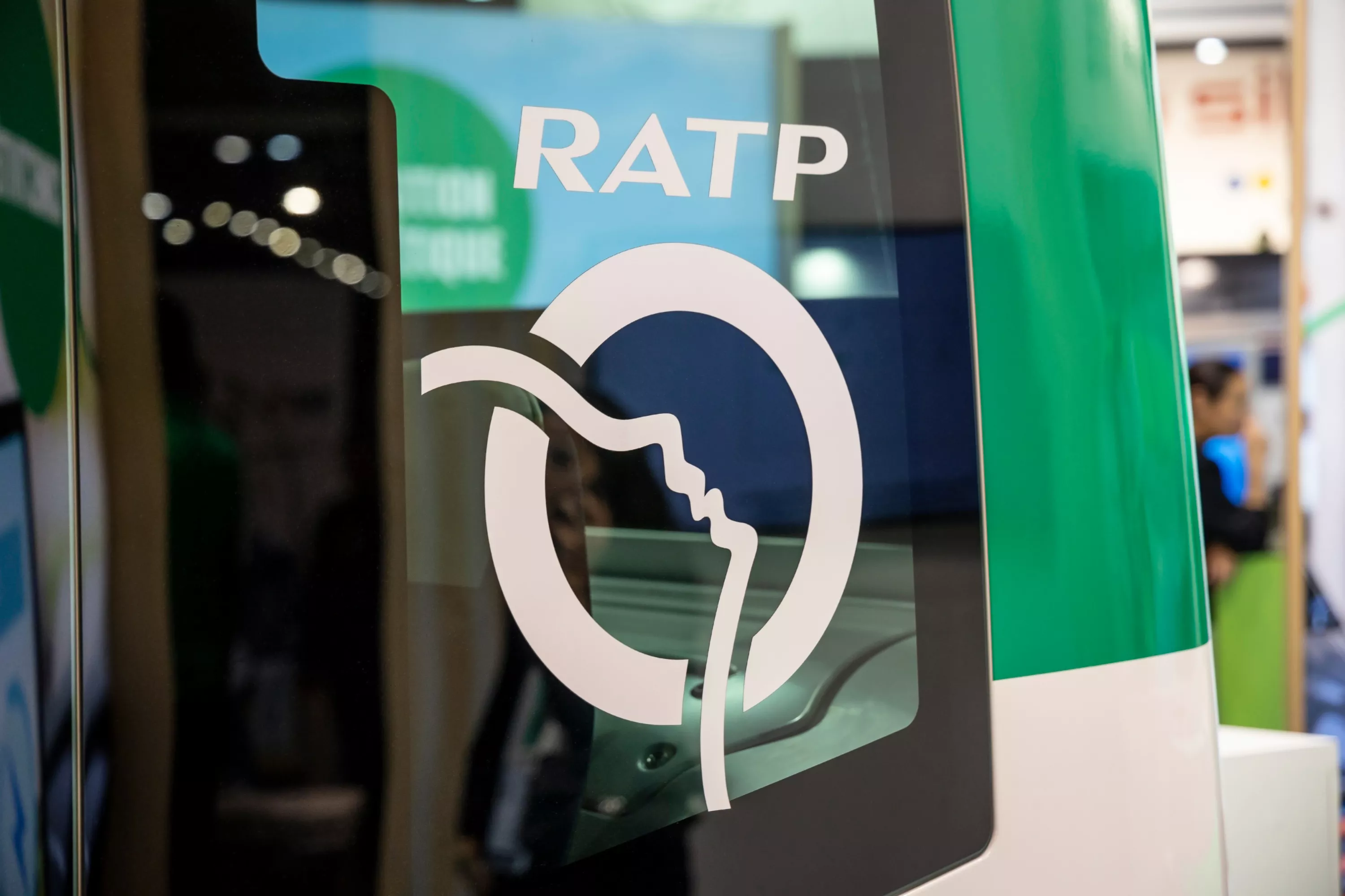 Soupçons d’emplois fictifs d’élus parisiens et franciliens à la RATP : l’association AC!! Anti-Corruption dépose plainte