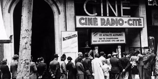 Sous la botte nazie, l’âge d’or ambigu des théâtres et des cinémas qui font salle comble à Paris