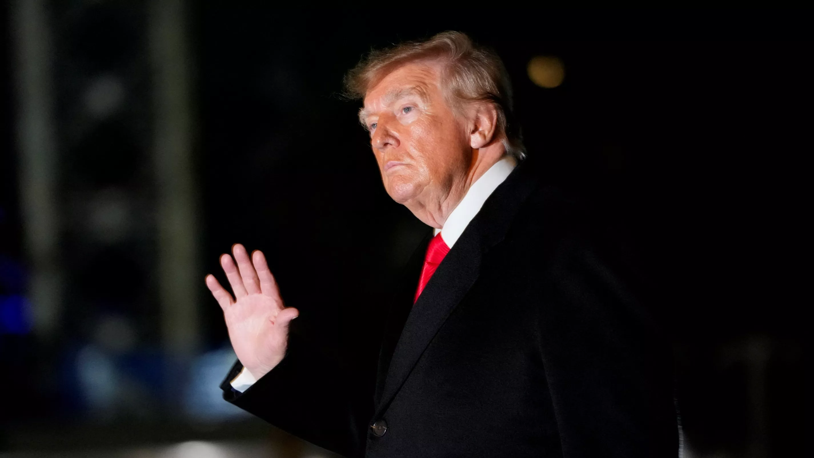 Sous la pression des midterms, Donald Trump acte une rupture sans précédent avec l’Ukraine