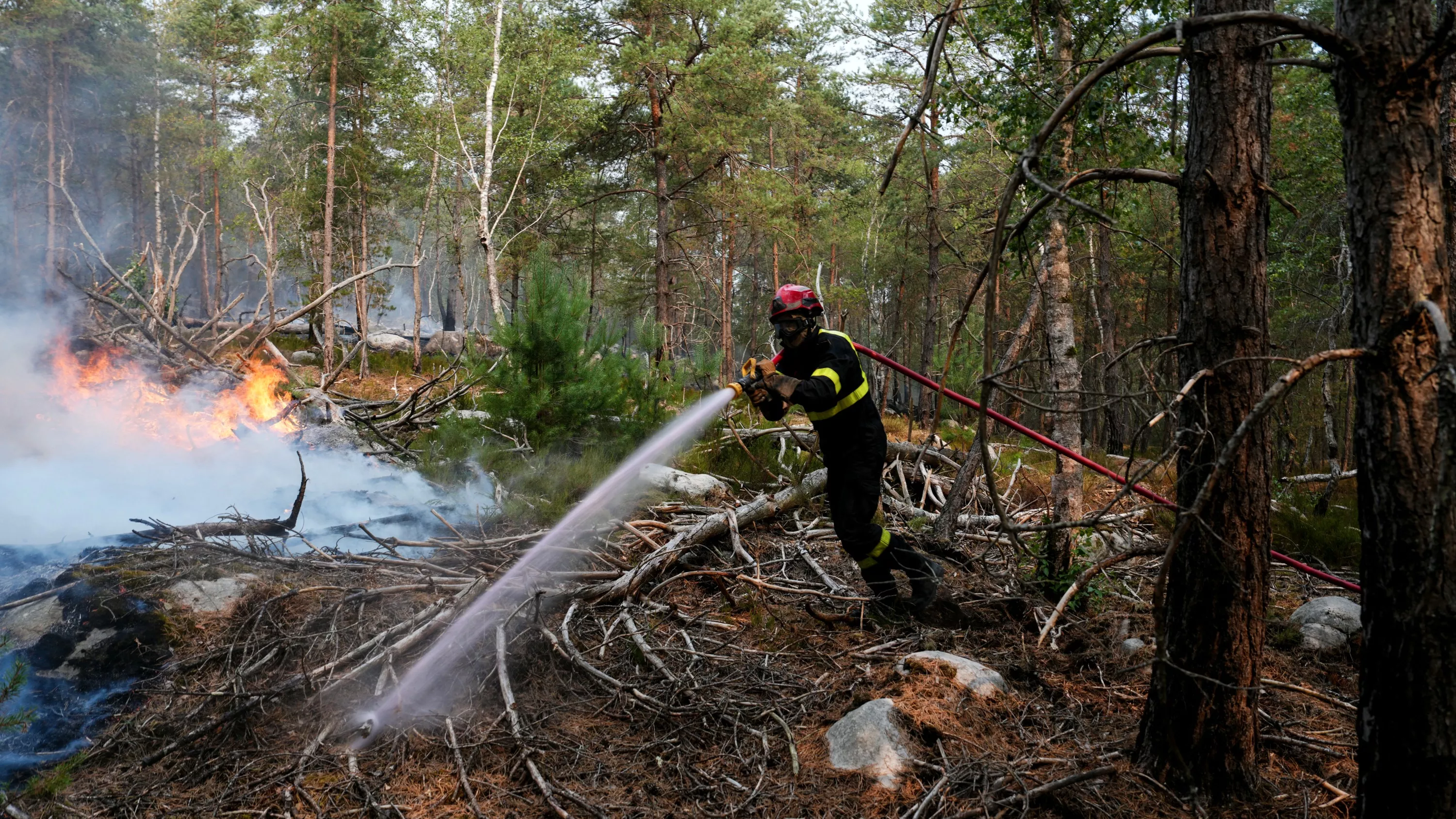 Sur tous les fronts, les pompiers redoutent un été catastrophe