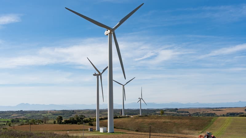Totalenergies rachète les activités d'énergies renouvelables terrestres en Europe de Shell et revend une partie de ses parcs solaire et éolien à un fonds d'investissement américain pour 1,8 milliard d'euros