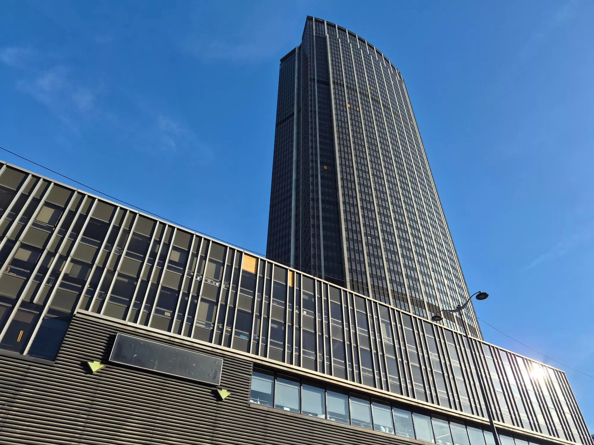 Tour Montparnasse : les copropriétaires rejettent massivement la rénovation hors normes à 800 millions d’euros