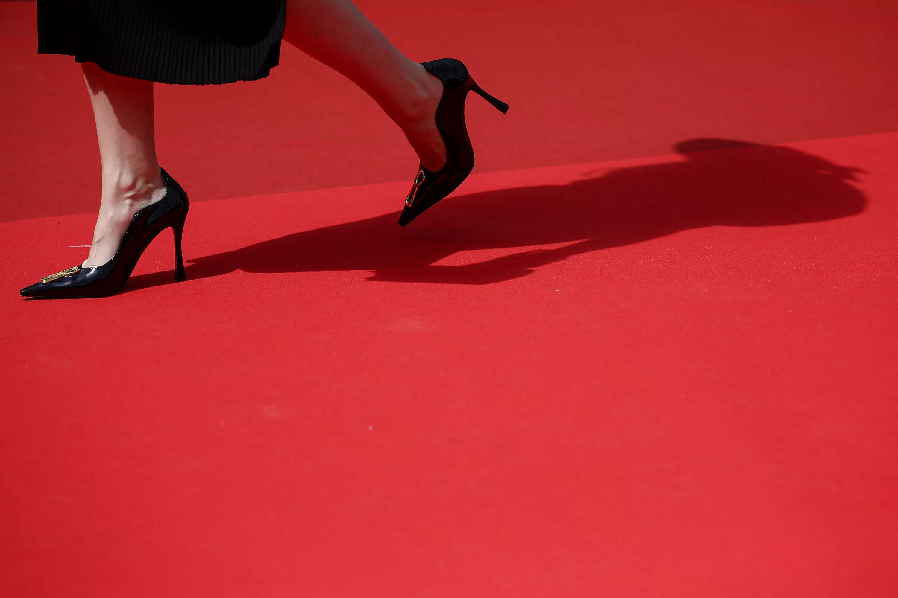 Travailleuse du sexe, producteurs télé, historiens de l’art... Qui sont vraiment les 2000 signataires de la pétition anti-Bolloré ?