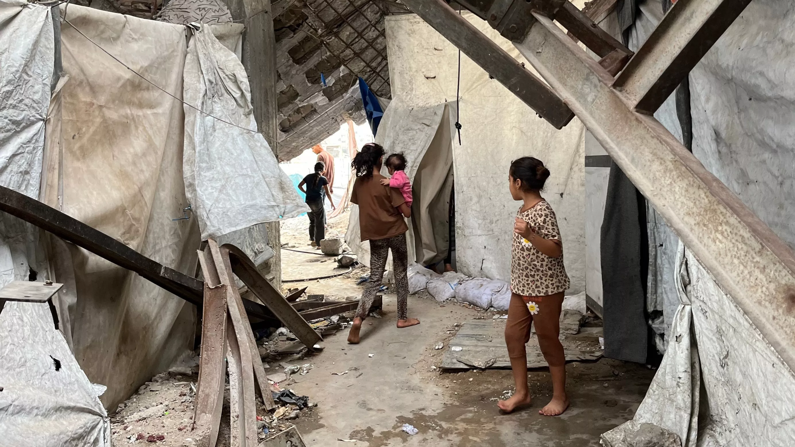 Trois ans après le 7 Octobre, à Gaza, les vivants et les morts restent prisonniers des ruines