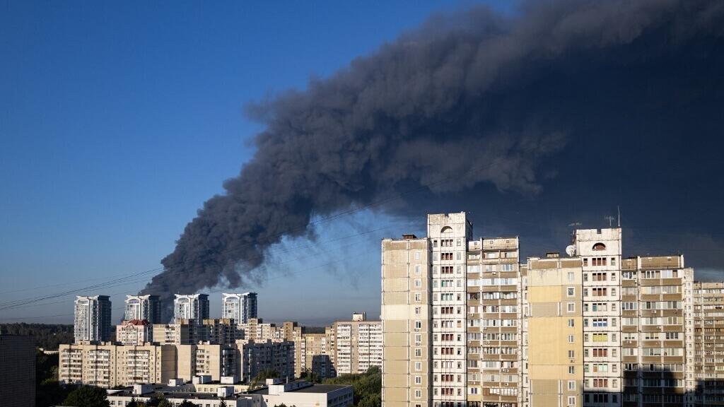 Ukraine: une frappe russe sur un entrepôt près de Kiev fait 27 morts