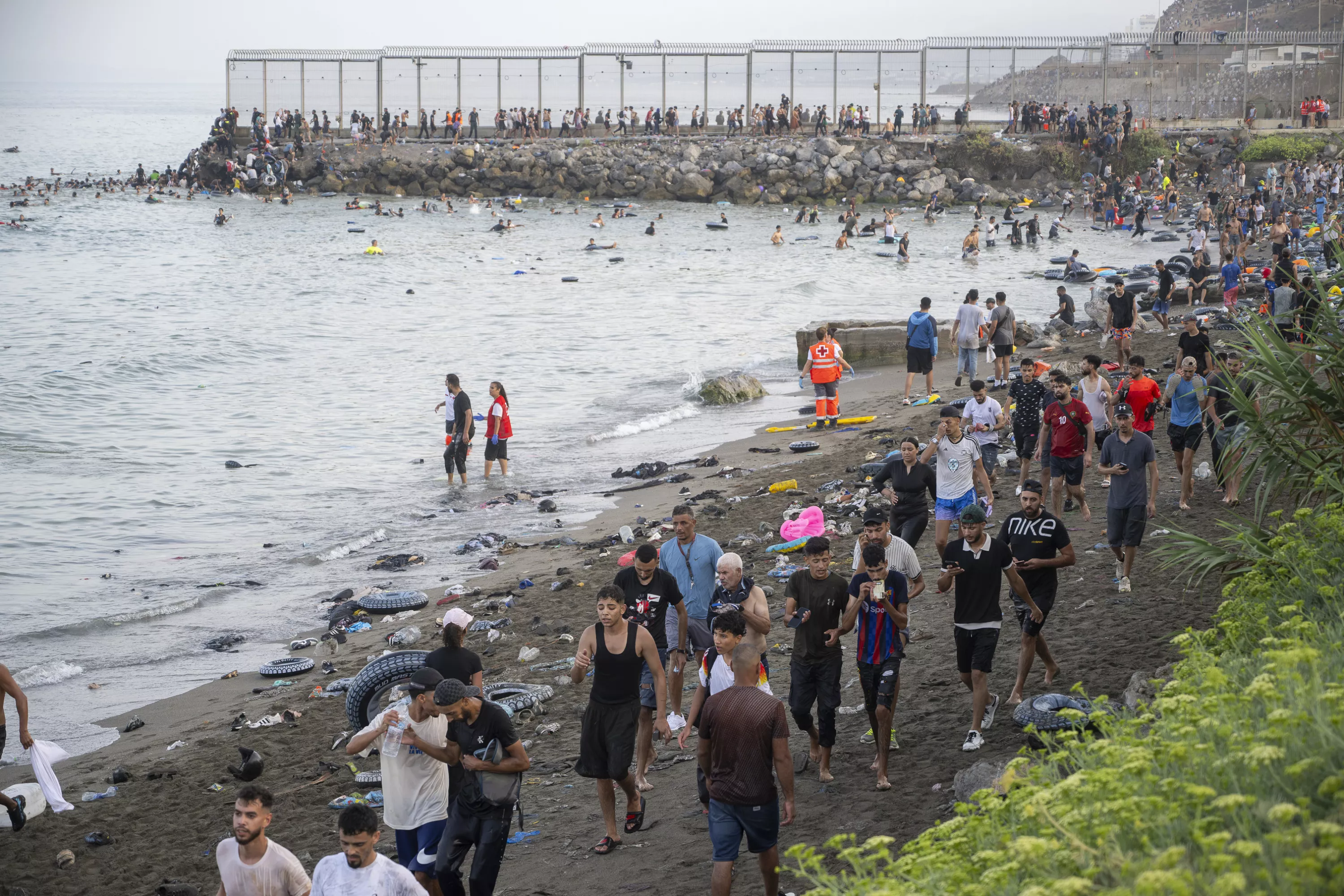 « Un chaos absolu » : à Ceuta, le symbole d’une Espagne débordée face à l’afflux de migrants illégaux