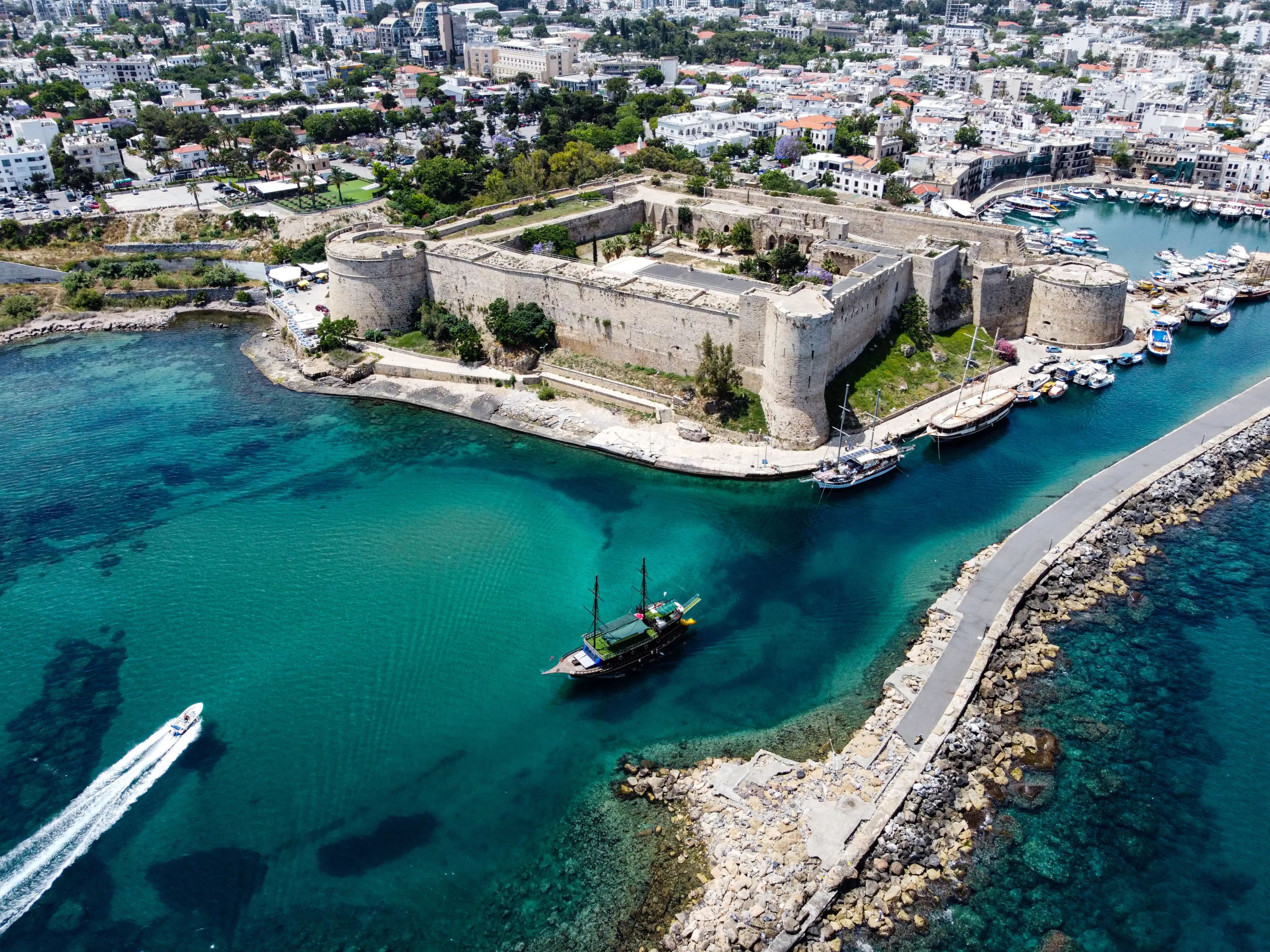 Un ferry avec 270 personnes fait naufrage au large des côtes de la partie nord de Chypre, une opération de sauvetage en cours