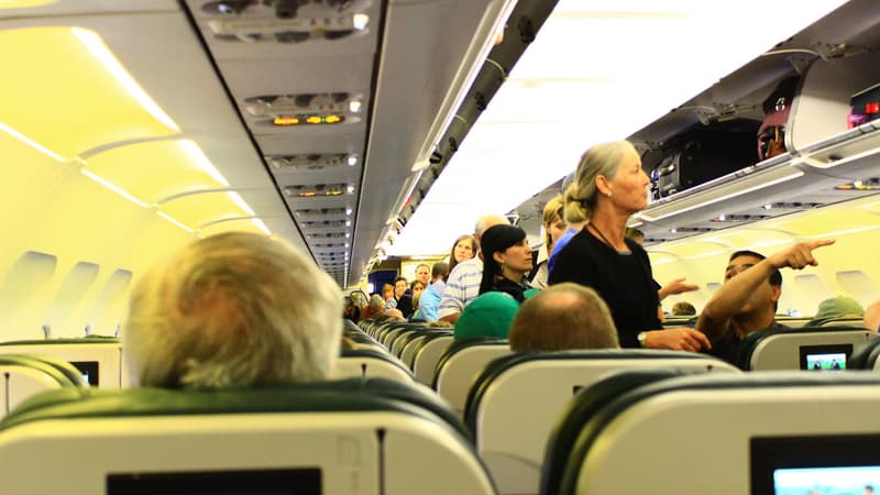 Un incident tous les 355 vols: ivresse, bagarres, insultes... Les incivilités à bord des avions toujours plus nombreuses mais les compagnies refusent souvent d'indemniser les autres passagers lésés (alors qu'ils y ont droit)