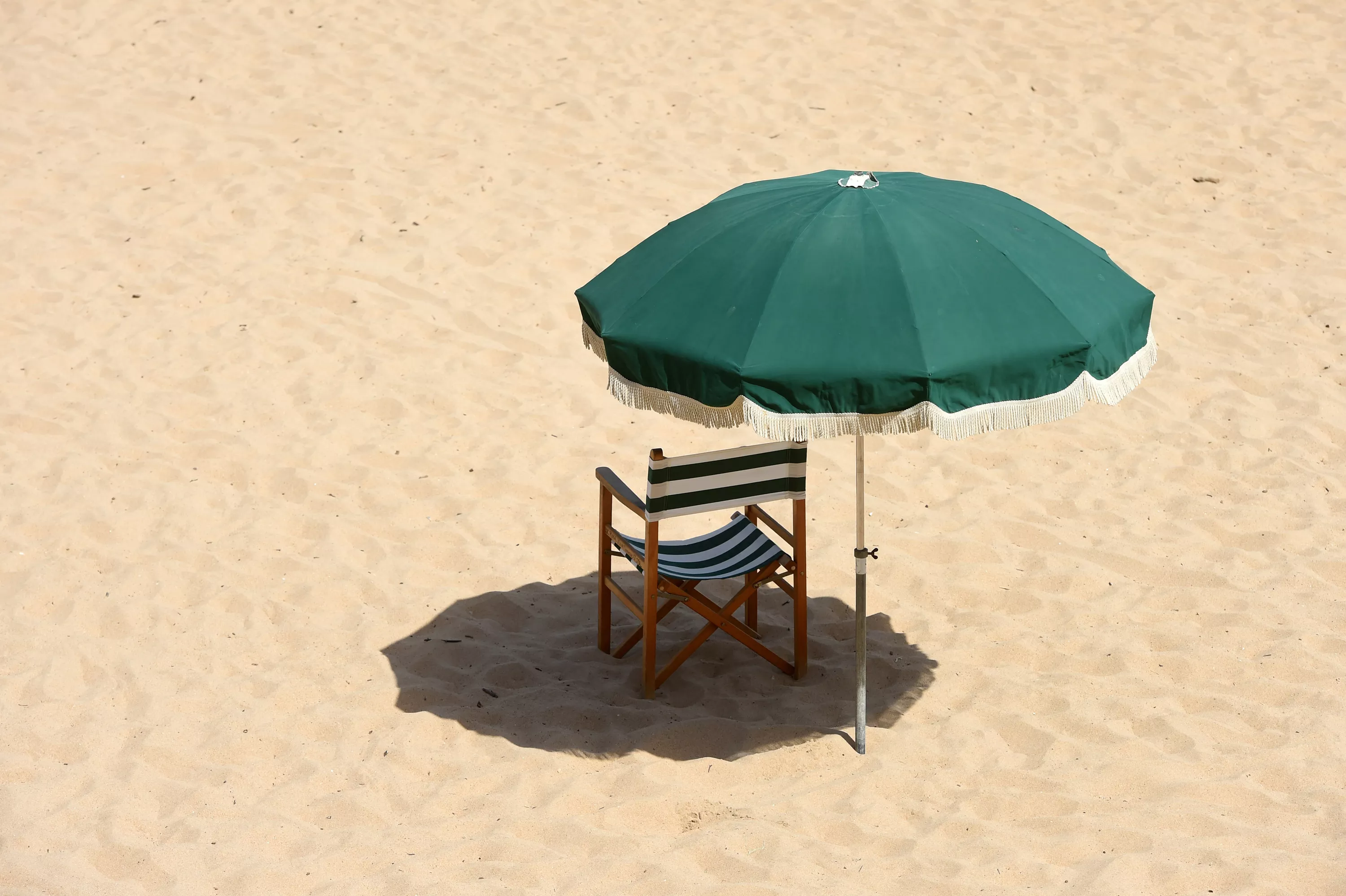 «Un jour de canicule c’est 30% de chiffre d’affaires en plus» : les hôteliers et destinations littorales face aux caprices du ciel