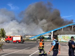 Un manège prend feu au Luna Park de Palavas : un important panache de fumée est visible à des kilomètres à la ronde