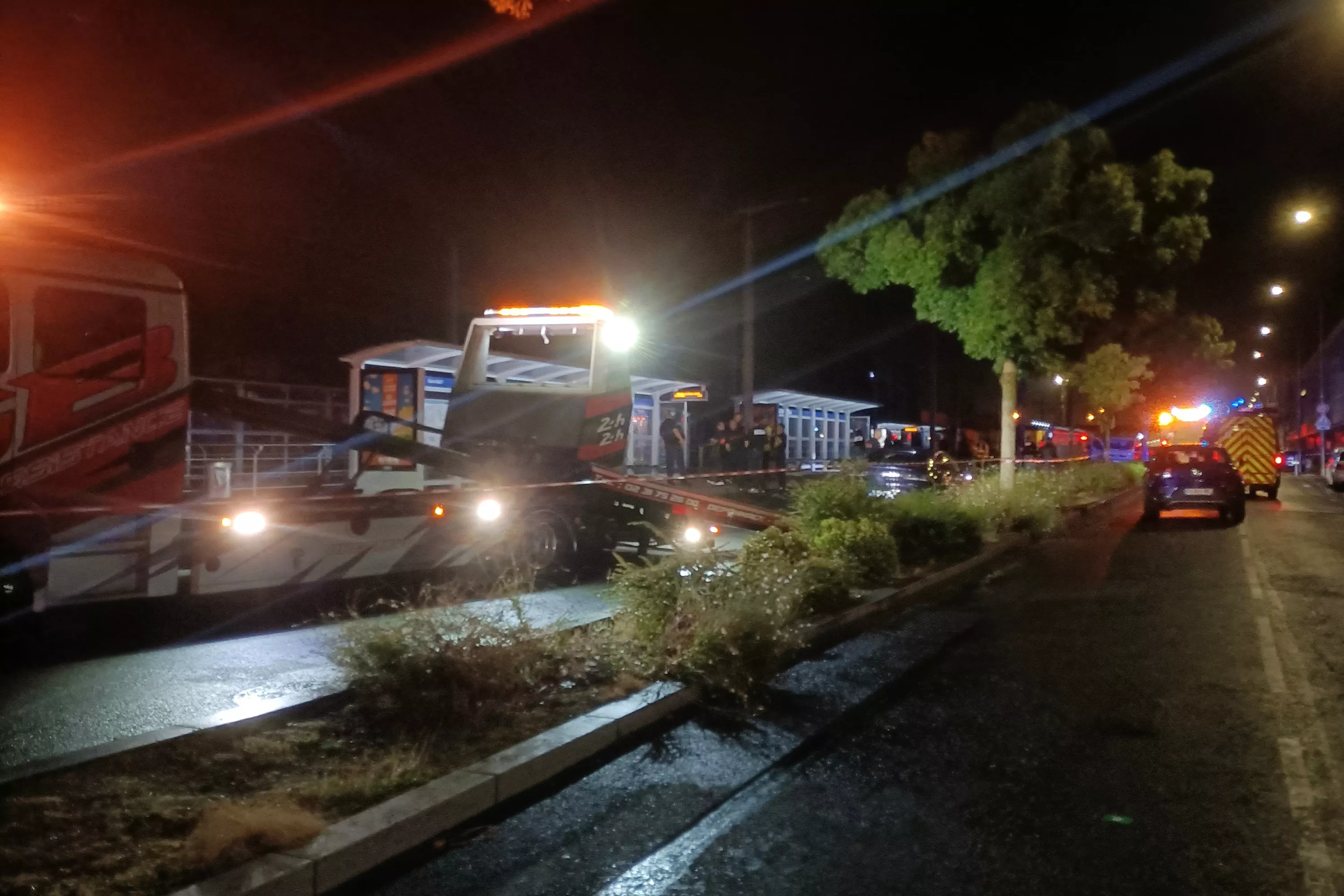 Un mort et dix blessés, une enquête ouverte pour «assassinat» : ce que l’on sait après qu’un automobiliste a foncé dans la foule à Caen