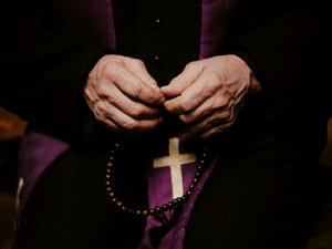 Un prêtre de Béziers visé par une enquête pour des faits de nature sexuelle sur mineur : l’évêque de Bayonne prend des mesures de choc
