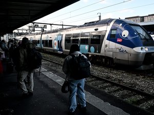 Un train transportant 200 passagers à son bord déraille : au moins une vingtaine de blessés dans l’accident