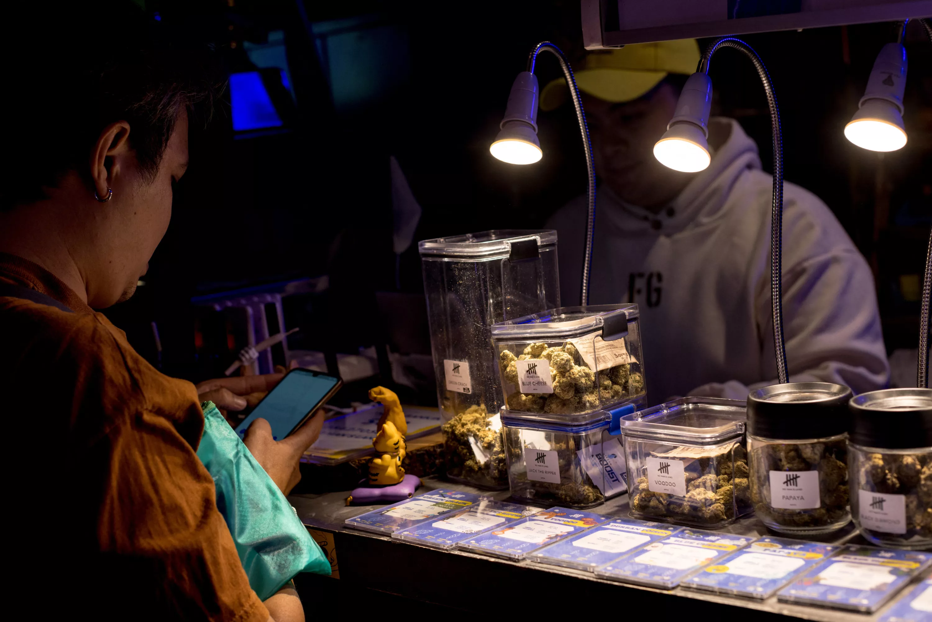 «Une qualité supérieure pour un prix deux fois moins élevé» : pourquoi les trafiquants français misent désormais sur le cannabis thaïlandais
