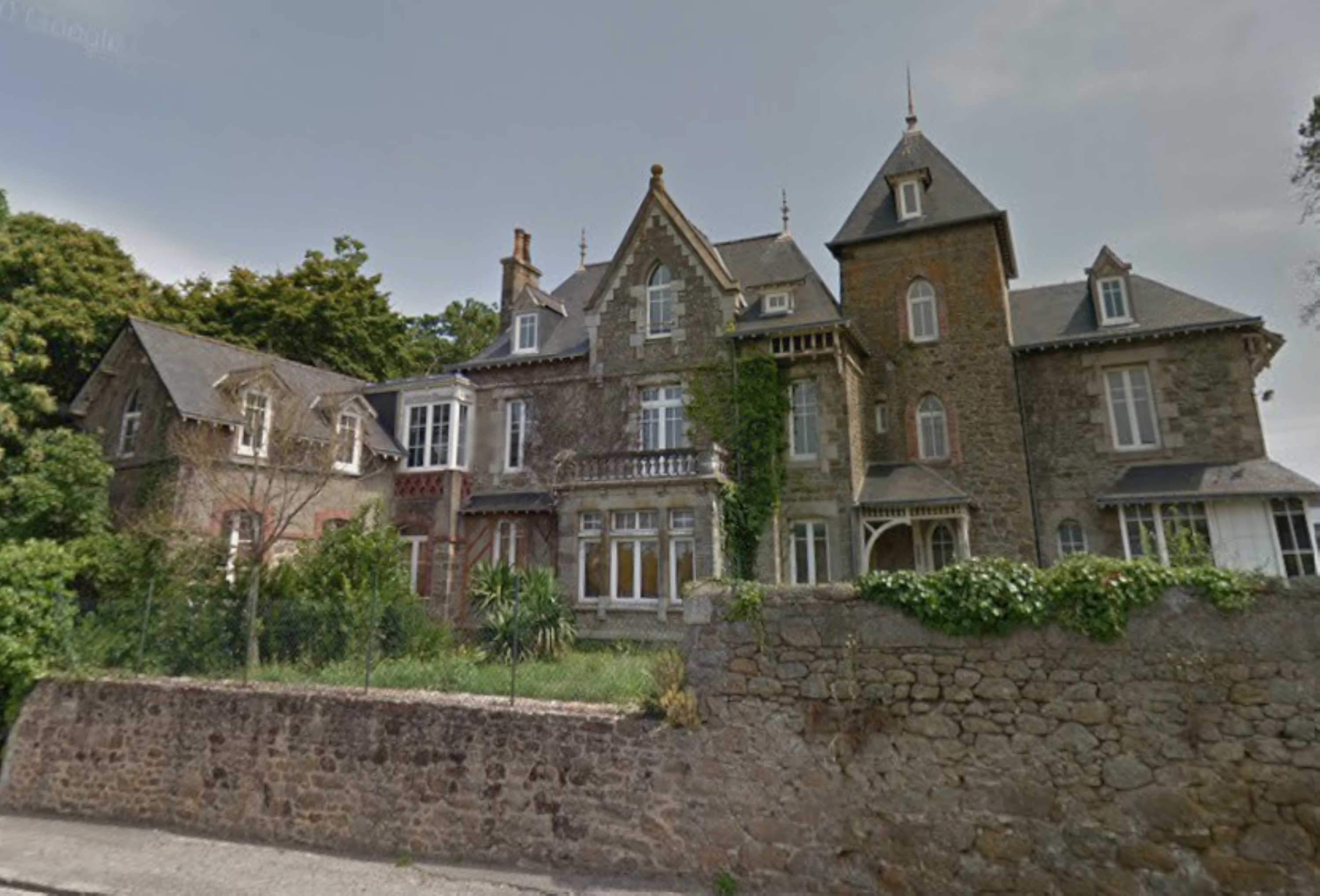 Une villa de 700 m² cédée 150 000 euros par la ville de Dinard, un élu d’opposition saisit le préfet d’Ille-et-Vilaine pour contester la vente