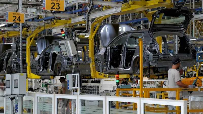 Une voiture sur 6 du groupe Renault sort de ces chaînes de montage: on a visité la méga-usine de la Sandero, la plus grande usine d'Afrique située à seulement 14 kilomètres de l'Europe