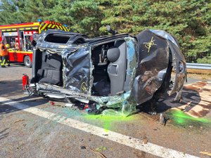 Une voiture accidentée fait plusieurs tonneaux sur l’A75 et se retrouve projetée à 10 mètres de l’autoroute